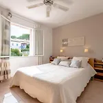 Villa For 9 People 15 Mins Walk From The Beaches And The Center Of Ste Maxime Sainte-Maxime