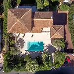 For 9 People 15 Mins Walk From The Beaches And The Center Of Ste Maxime Villa