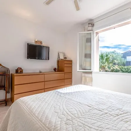 For 9 People 15 Mins Walk From The Beaches And The Center Of Ste Maxime Villa *