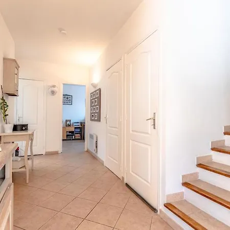 For 9 People 15 Mins Walk From The Beaches And The Center Of Ste Maxime Villa